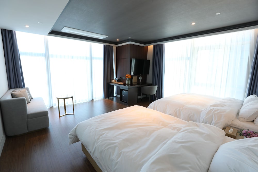 Spa Twin Room - Breakfast Included,Unlimted Starbucks Coffee Bean,OTT Available,15PM CI / 13PM CO - Photo 10