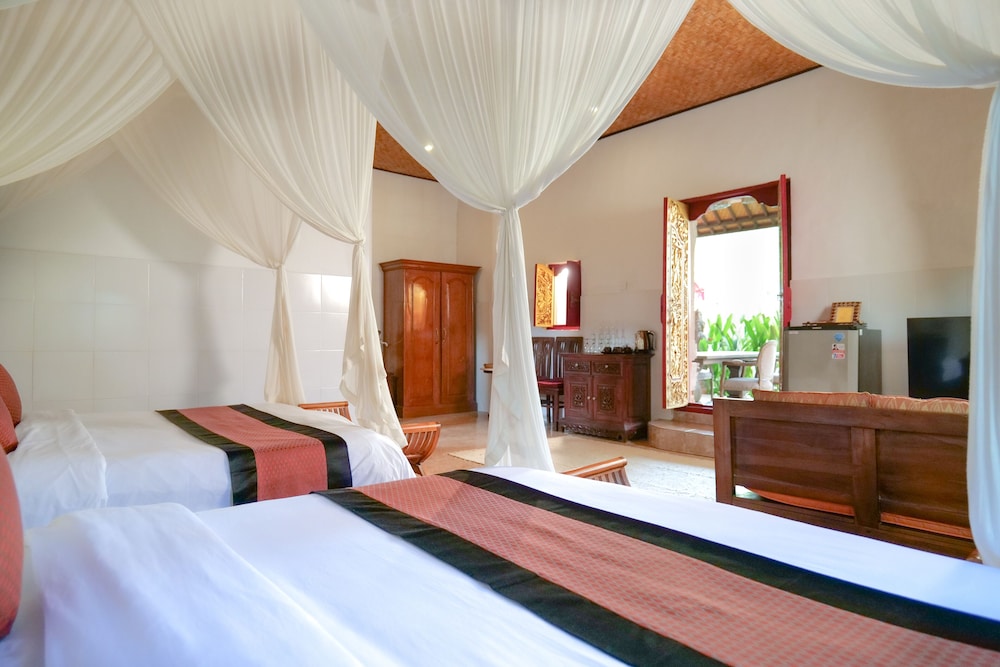 Double or Twin Room, 2 Queen Beds, Poolside