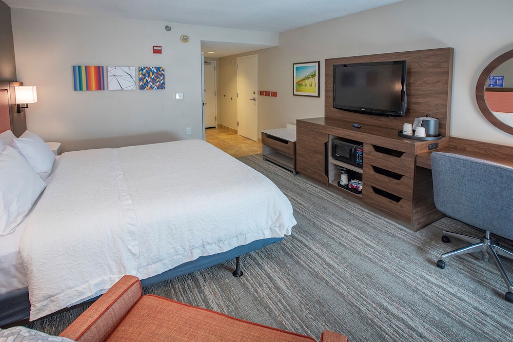 One King Bed, Non-Smoking, Accessible - Photo 3