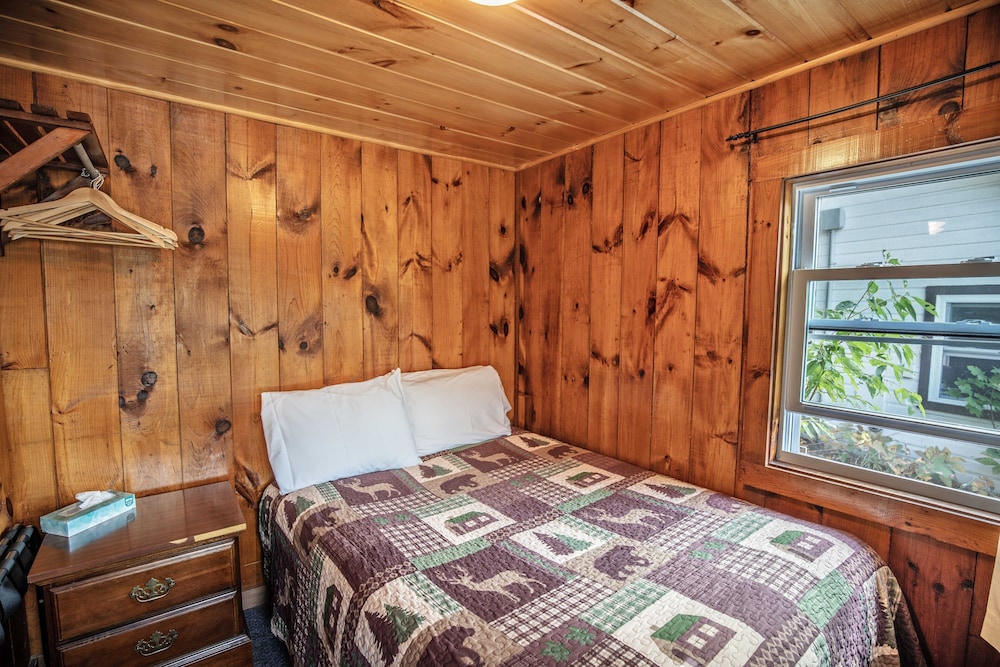 Cabin, 2 Twin Beds, River View photo 2