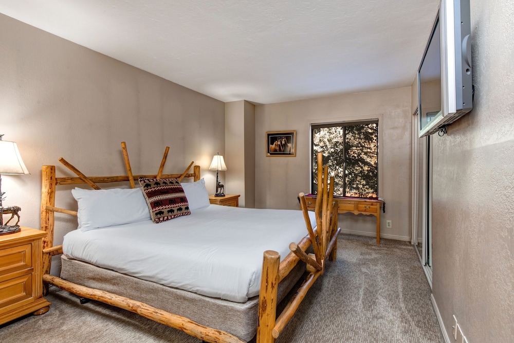 Condo, 2 Bedrooms