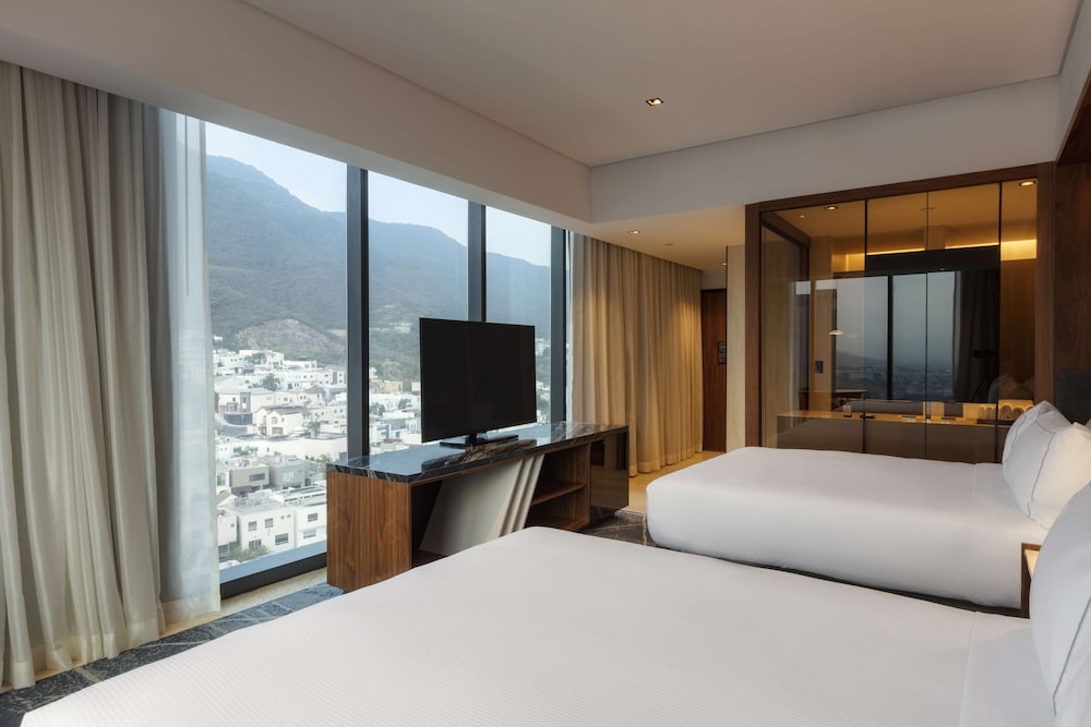 Room, 2 Queen Beds, Mountain View, Corner