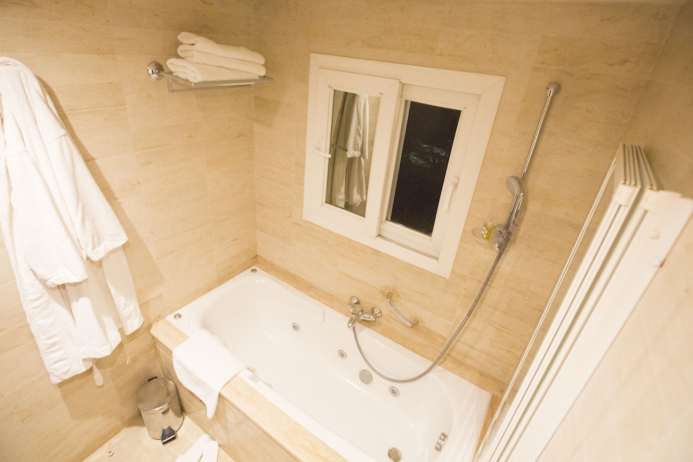 Superior Double Room - Photo 8