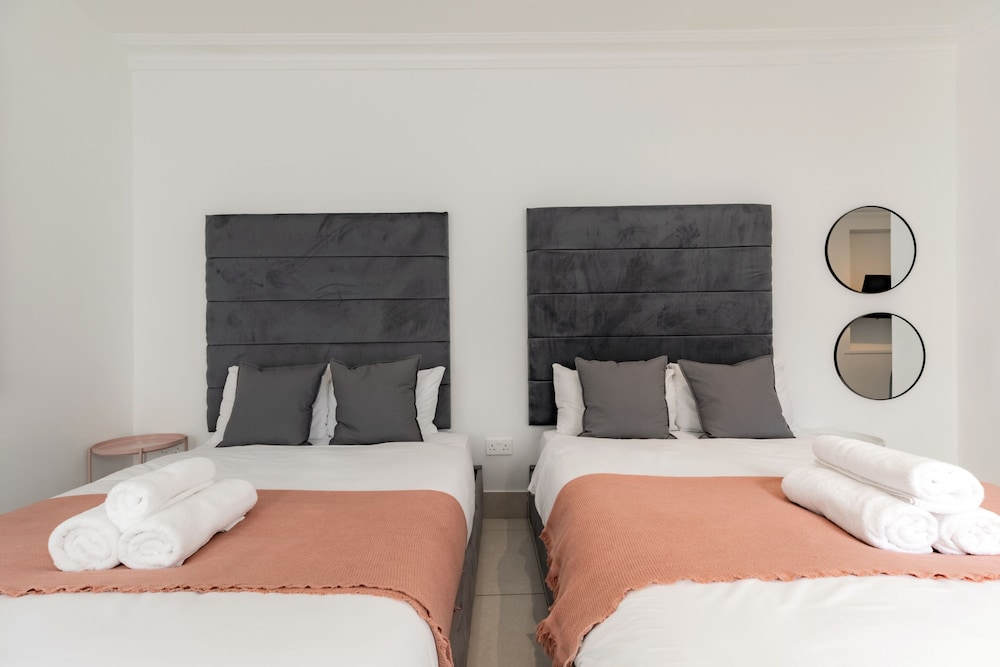 Family Apartment, Ensuite photo 3