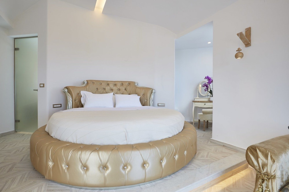 Suite, 1 Bedroom (The King's Throne Suite)