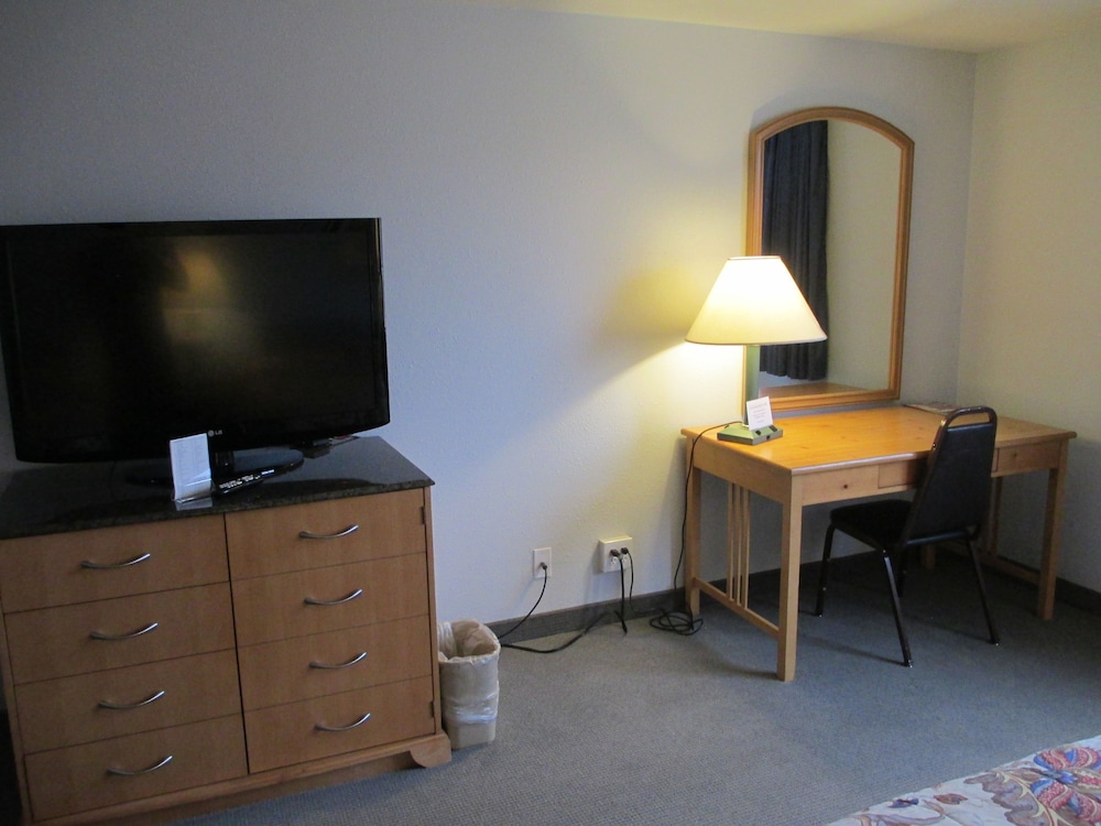 Standard Room, 1 Queen Bed photo 1