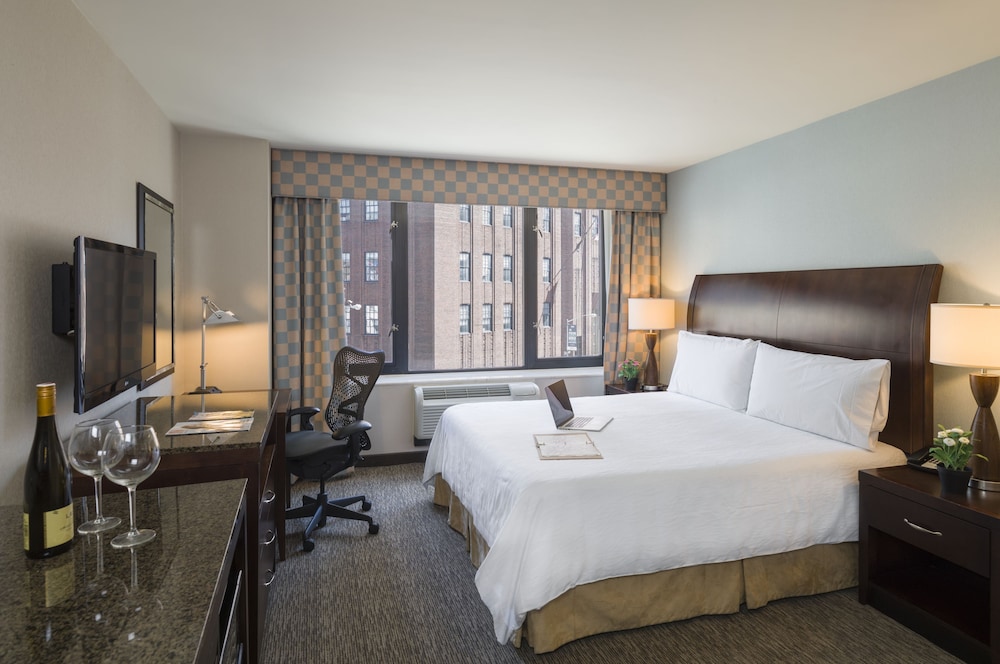 Room, 1 King Bed (Drinks & Snacks)