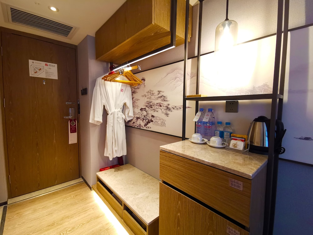 Landmark Deluxe City View Double Room - Photo 1