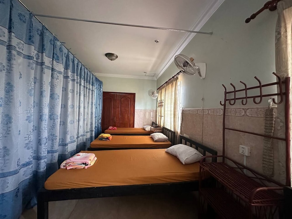 Economy Room, Mixed Dorm, Garden View