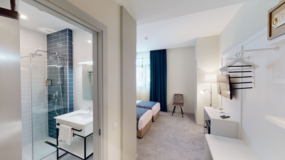 Standard Double Room - Photo 9