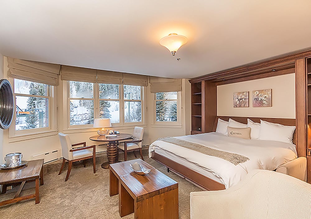 Room (Hotel Columbia 33)