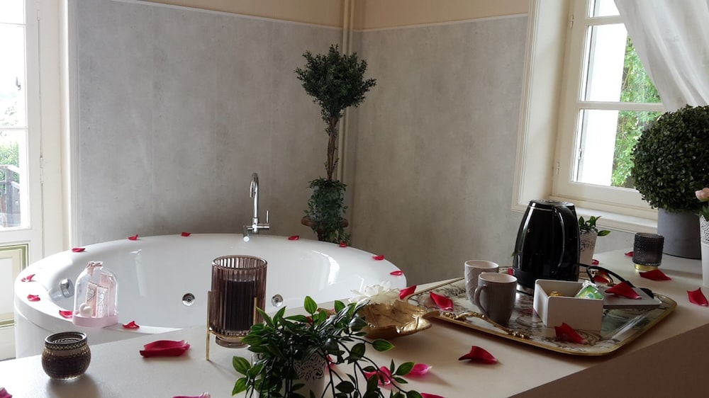 Signature Double Room, Hot Tub photo 2