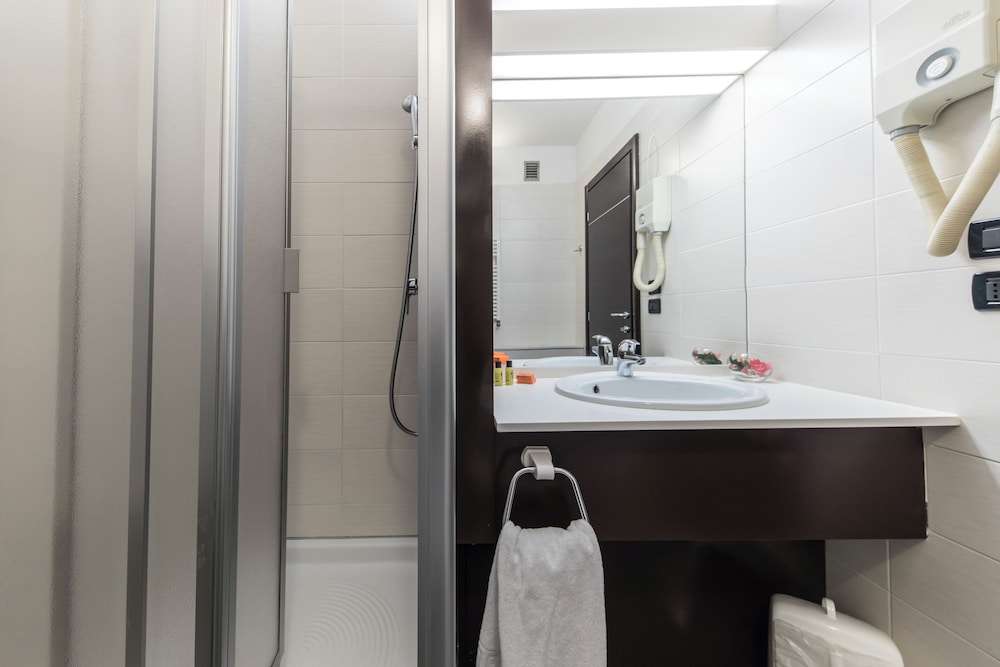 Superior Double or Twin Room - Photo 6