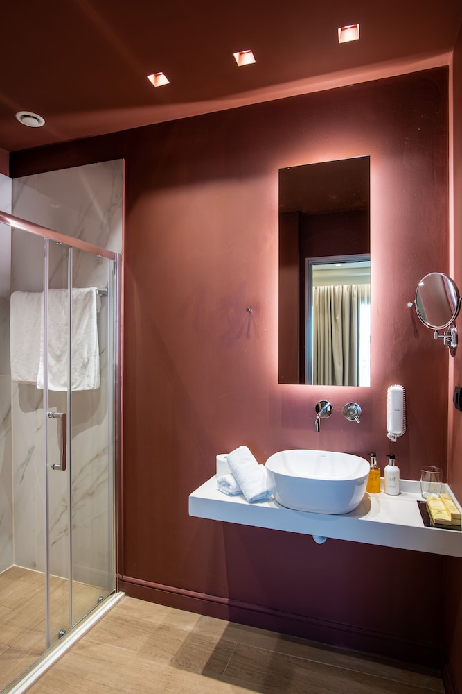Triple Room, City View thumbnail 6