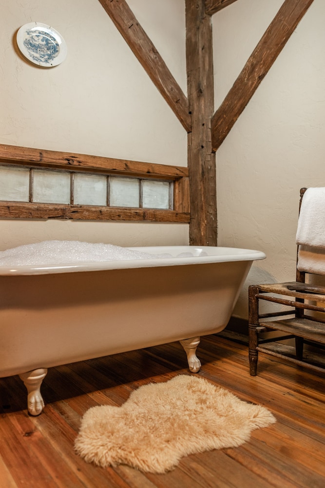 Premium Cottage, 2 Queen Beds photo 2