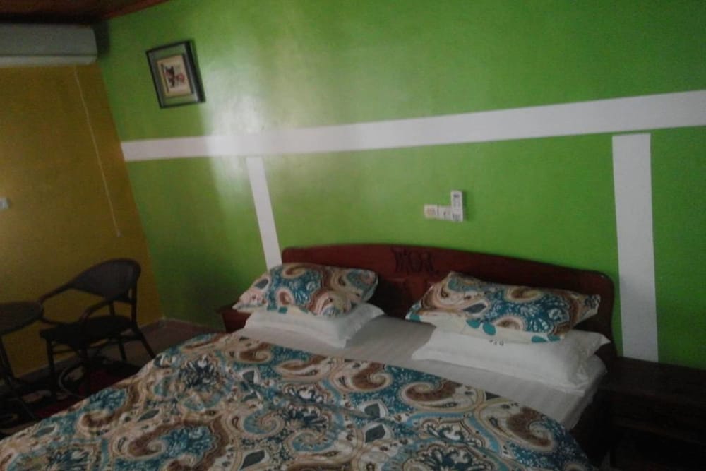 Single Room, 1 Queen Bed photo 2