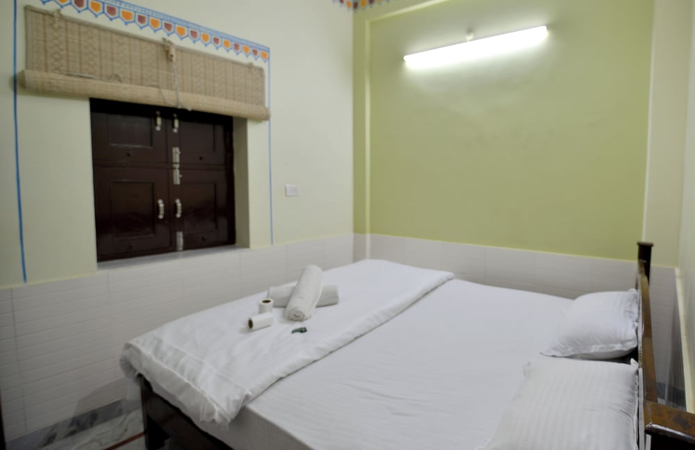 Deluxe Double Room, 1 King Bed photo 2