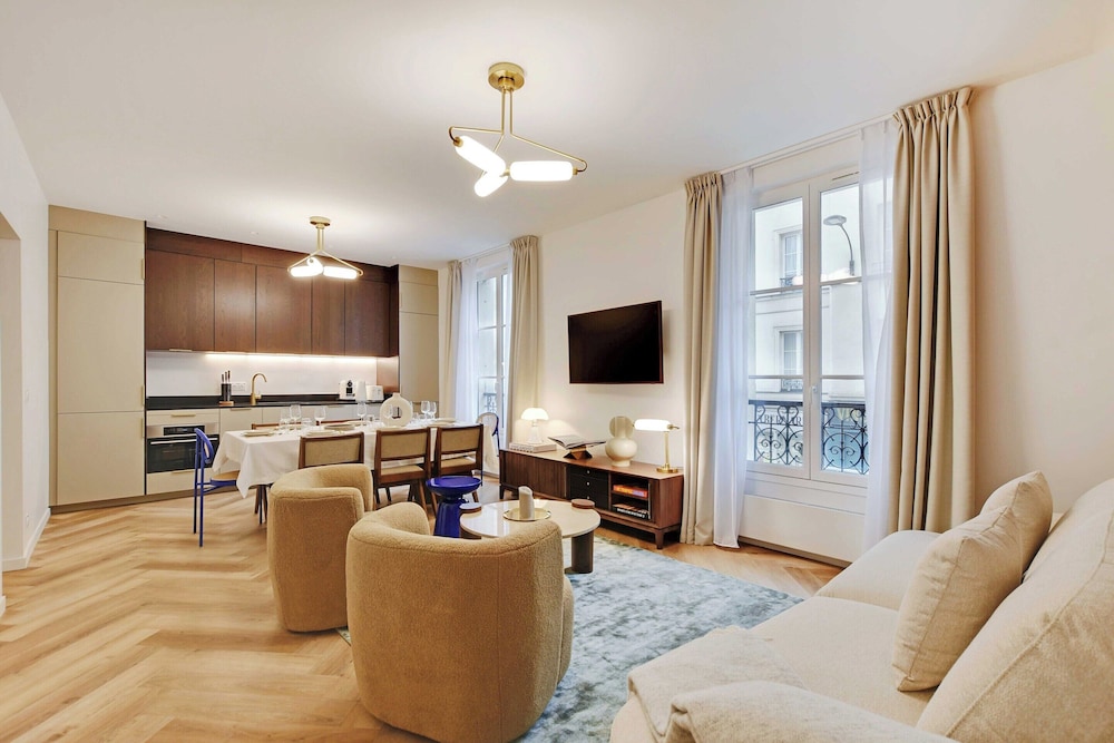 Apartment photo 2