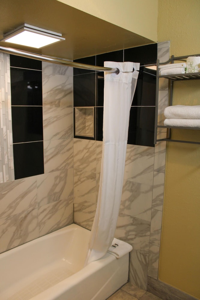 Standard Room, 1 Queen Bed - Photo 5