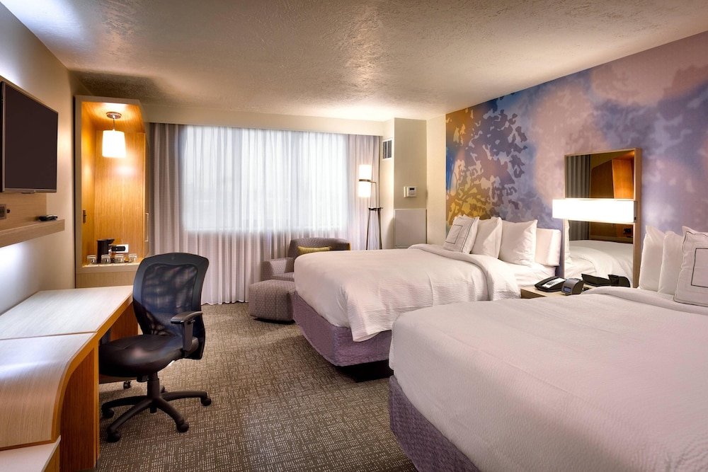 Executive Room, 1 King Bed with Sofa bed - Photo 2