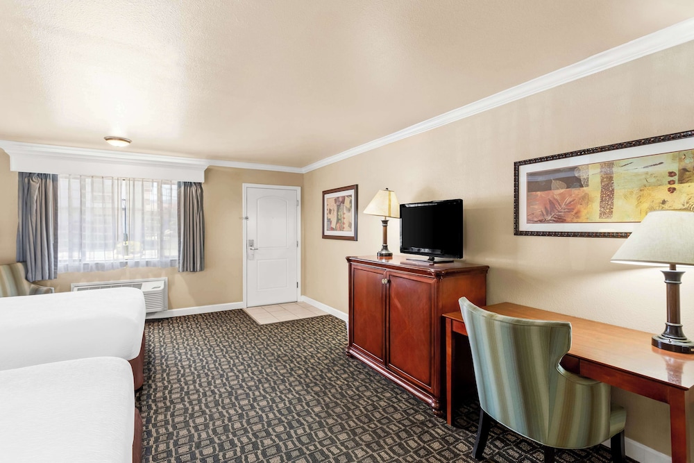 Standard Room, 2 Queen Beds, Accessible, Non Smoking photo 3
