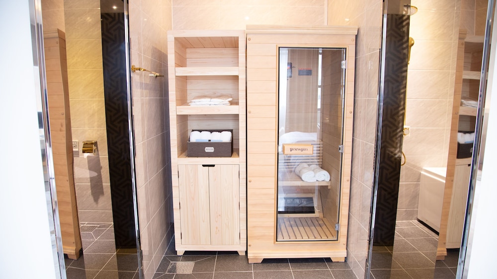 Royal Twin Room (Extra Person Fee Check On-site) - Photo 5