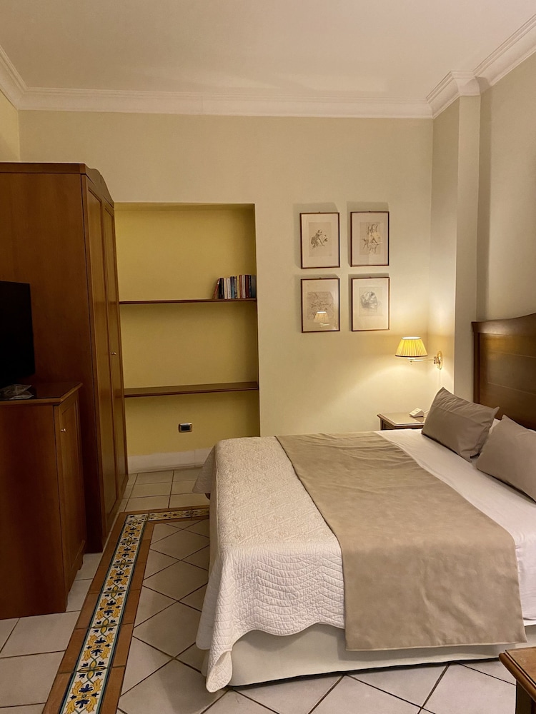 Double or Twin Room - Photo 6