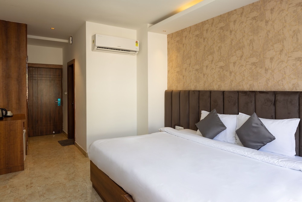 Deluxe Room - Photo 6
