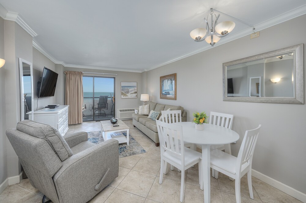 Deluxe Condo, 1 Bedroom, Balcony, Oceanfront (202)