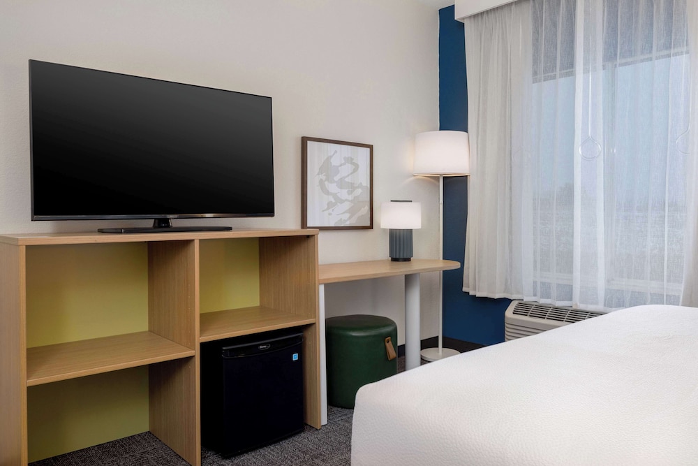 Room, 1 King Bed, Accessible, Bathtub (Mobililty) - Photo 6