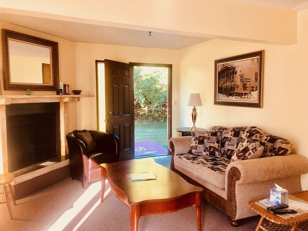 Woodside Suite #4, One Bedroom with Kitchen, stairs