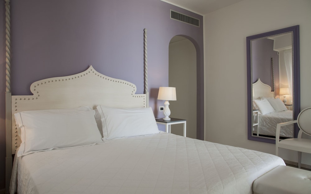 Classic Double Room, Partial Sea View