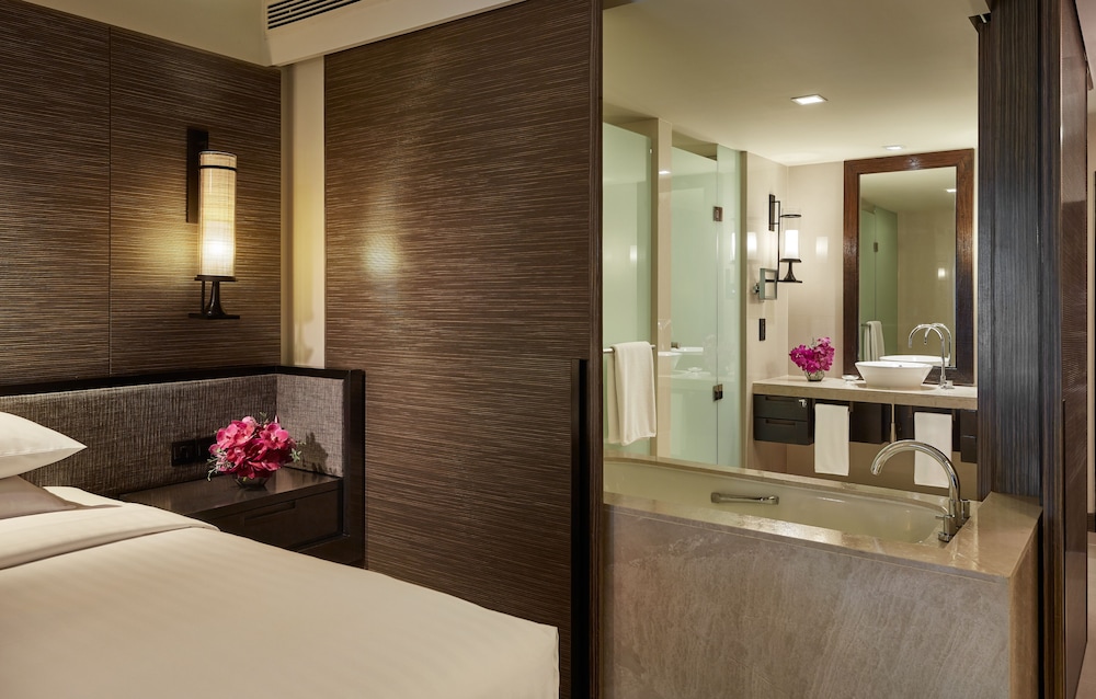 Club Room, 1 King Bed (Club Access) - Photo 4