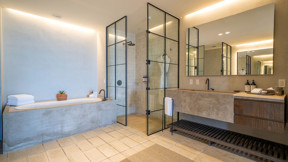 Three Bedroom Ocean View Home with Jacuzzi, photo 6