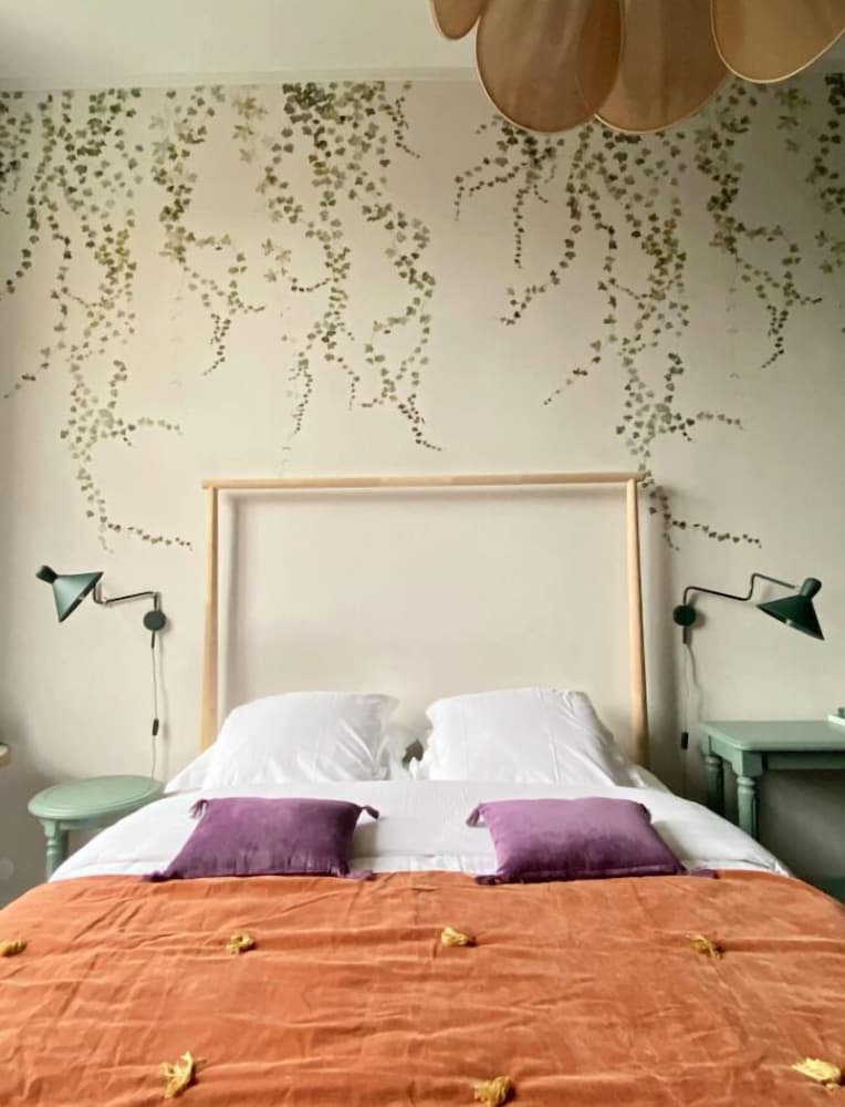 Room, Garden View