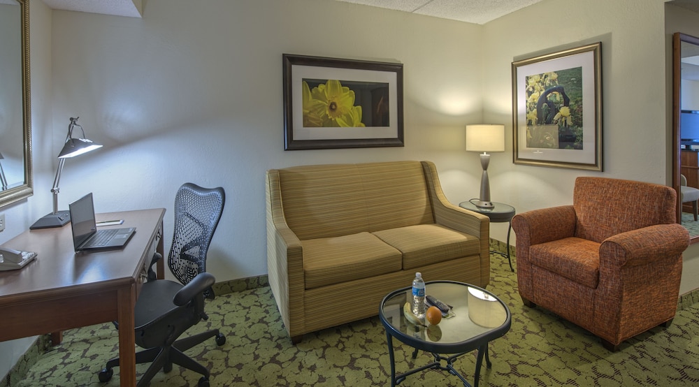 Suite, Accessible - Photo 3