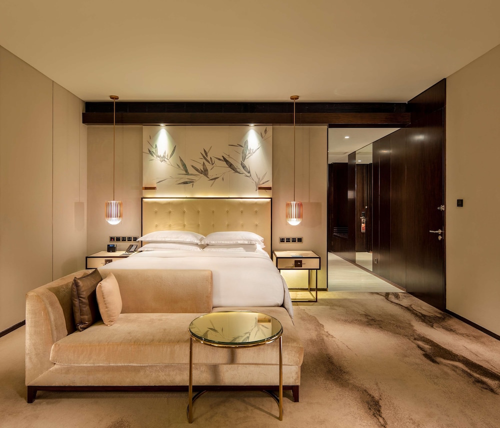 King One-Bedroom Suite
