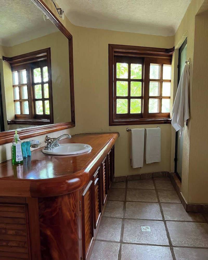 Honeymoon Suite photo 2