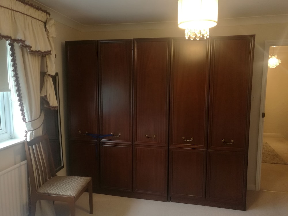 Deluxe Twin Room, Non Smoking, Shared Bathroom (Pennard Castle) photo 3