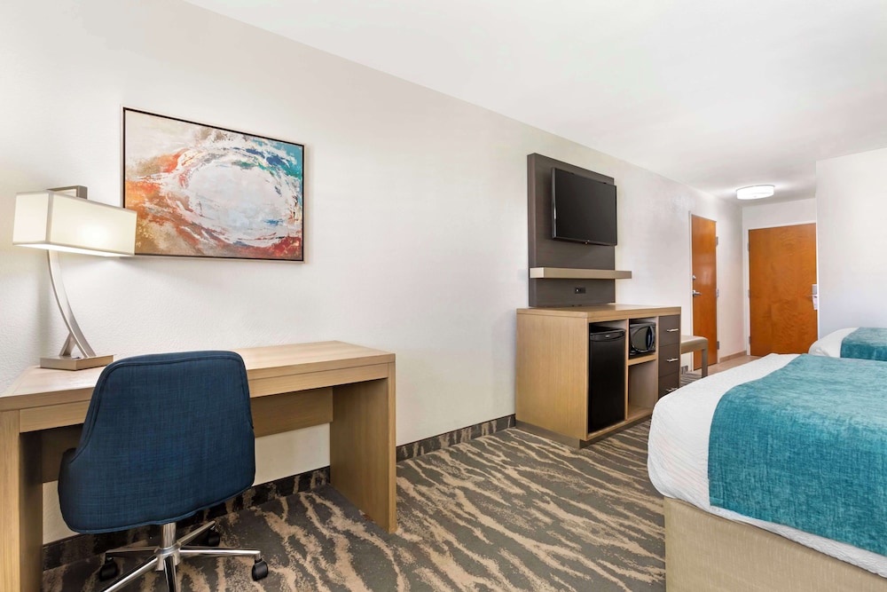 Standard Room, 2 Queen Beds, Non Smoking, Refrigerator & Microwave - Photo 1