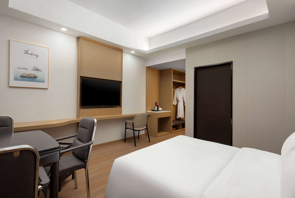 Room, 1 Queen Bed, Non Smoking (Mahjong)