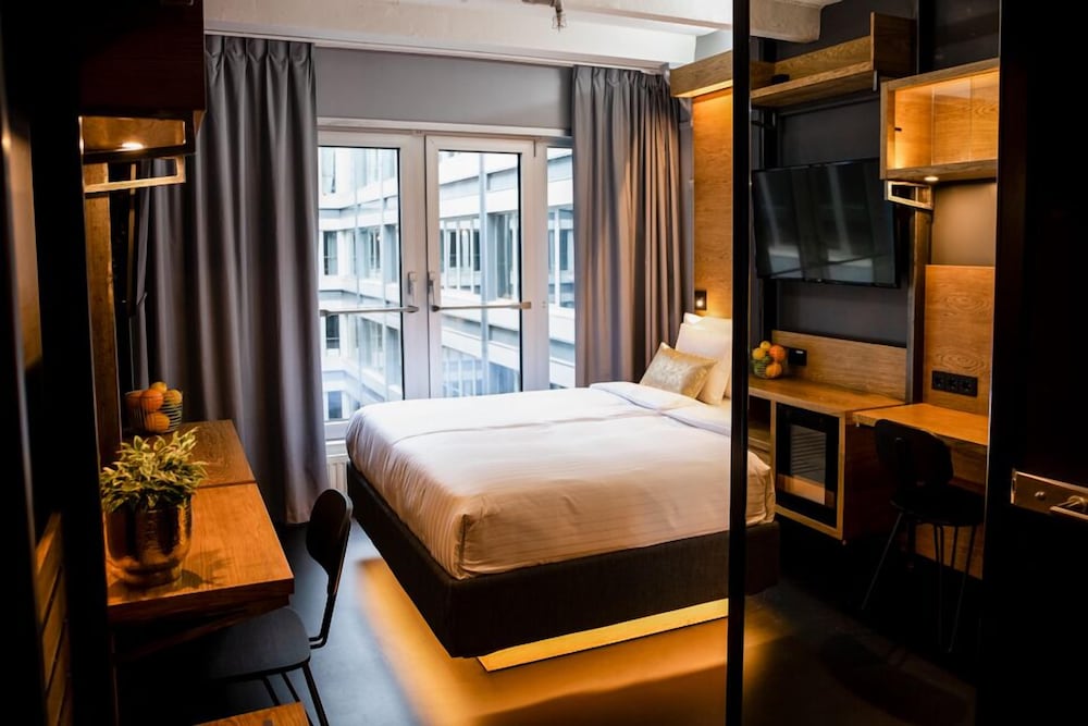 Standard Double Room thumbnail 5