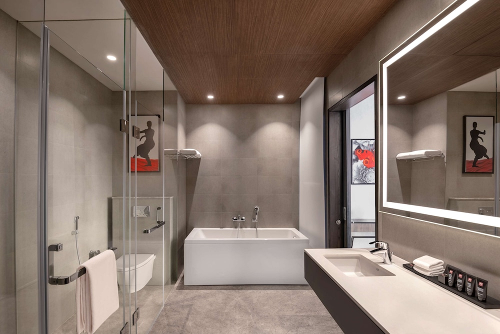 Executive Suite - Photo 8