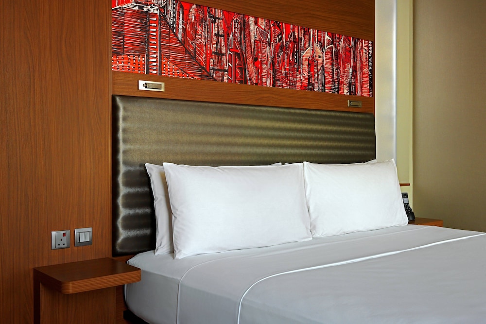 Room, 1 King Bed (Bus: Sobha Metro, JBR, Emirates Mall) photo 3