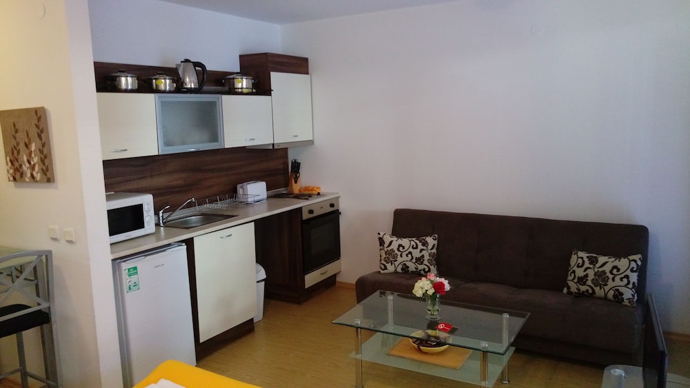 Family Studio (2 adults + 1 child) photo 1