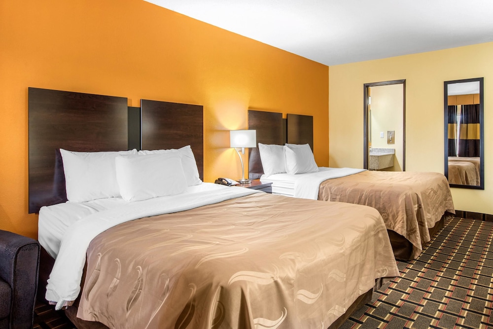 Standard Room, 2 Queen Beds, Non Smoking - Photo 2