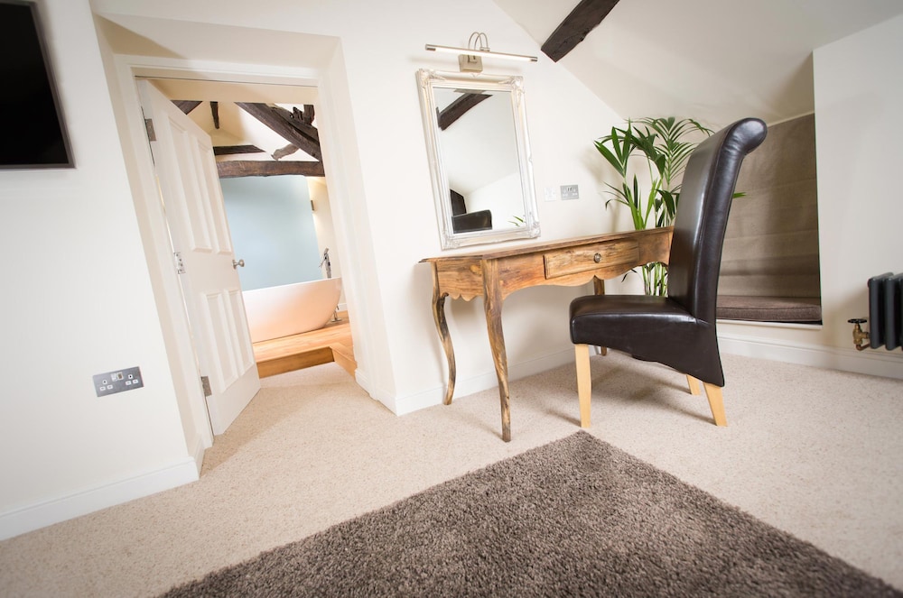 Suite (Tatham) photo 2