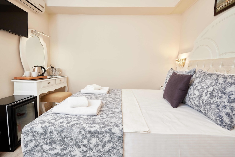 Double Room with Garden Basement Room photo 2