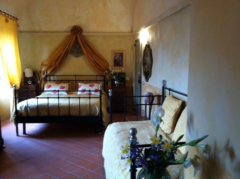 Family Room, 1 Double Bed, Private Bathroom, Courtyard View photo 1