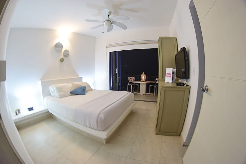 Deluxe Room, 1 Double Bed, Accessible, Mountain View photo 3